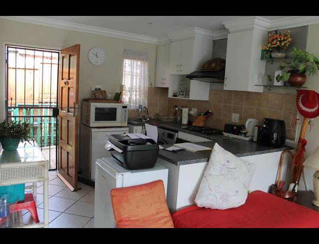 2 BEDROOM TOWNHOUSE FOR SALE IN ILLIONDALE